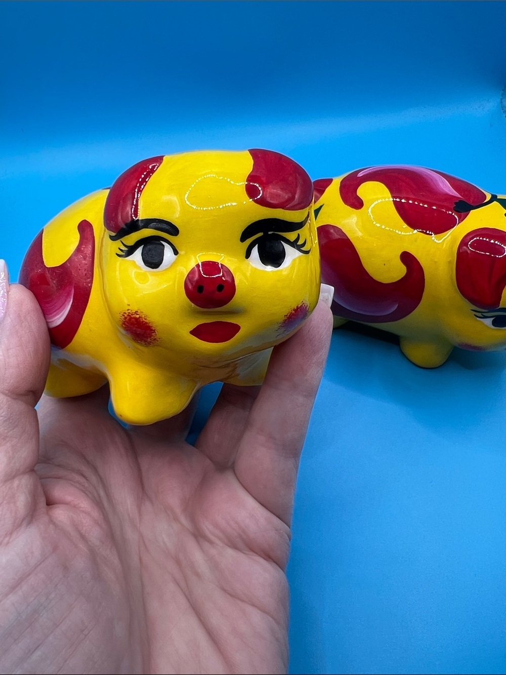 Red and yellow hot pepper piggie salt and pepper shakers set - Picture 2 of 11